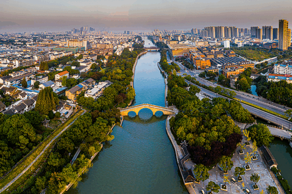 Suzhou: Patrimonio Antiguo se Encuentra con Innovación Moderna en el Este de China video poster