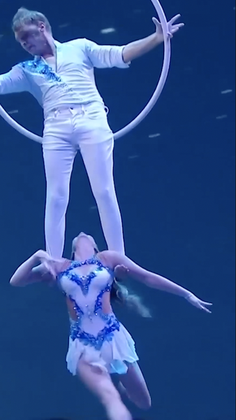 Festival de Wuqiao: Un Escenario Global para la Acrobacia y la Fusión Cultural video poster