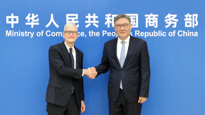 El ministro de comercio de China continental se reúne con el CEO de Apple Tim Cook en Beijing