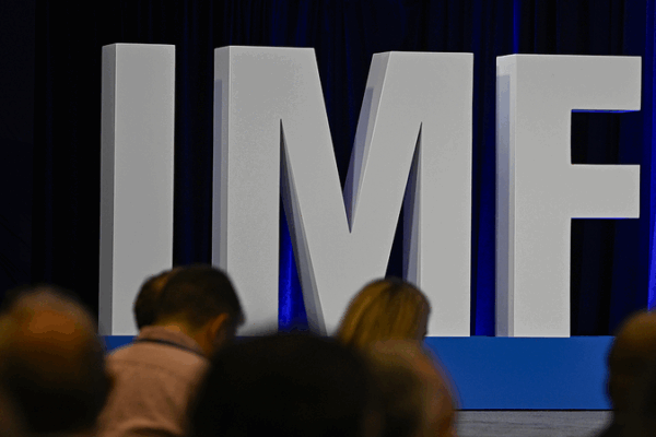 El FMI eleva la previsión de crecimiento global para 2025 a 3.2% en medio de incertidumbre por aranceles