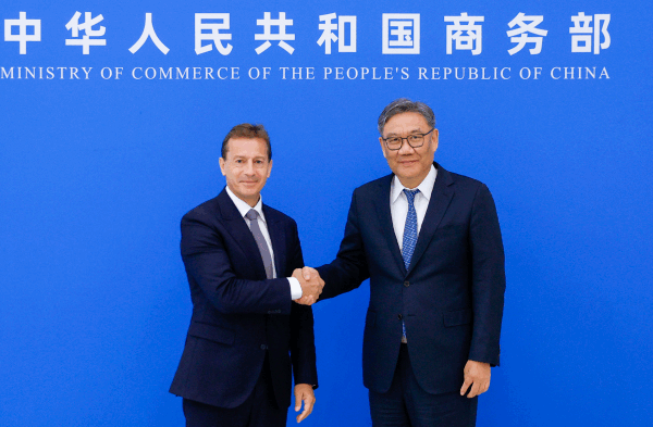 El Ministro de Comercio de China se reúne con el CEO de Airbus mientras despega la línea de Tianjin