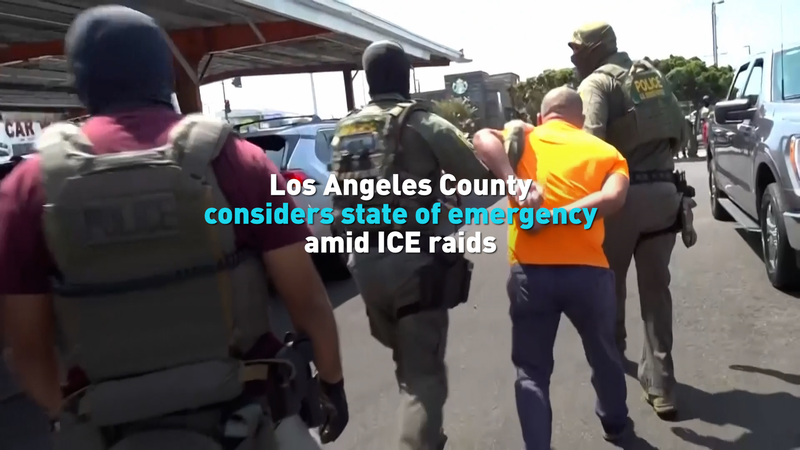 El Condado de LA Podría Declarar Emergencia Ante Redadas de ICE video poster