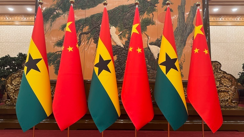 Xi Jinping da la bienvenida al presidente de Ghana, Mahama, en Pekín
