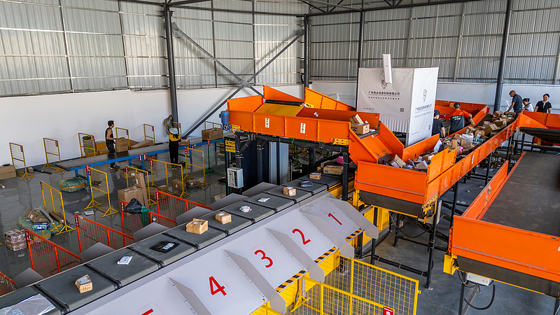 China maneja más de 7.2 mil millones de paquetes durante la bonanza de vacaciones