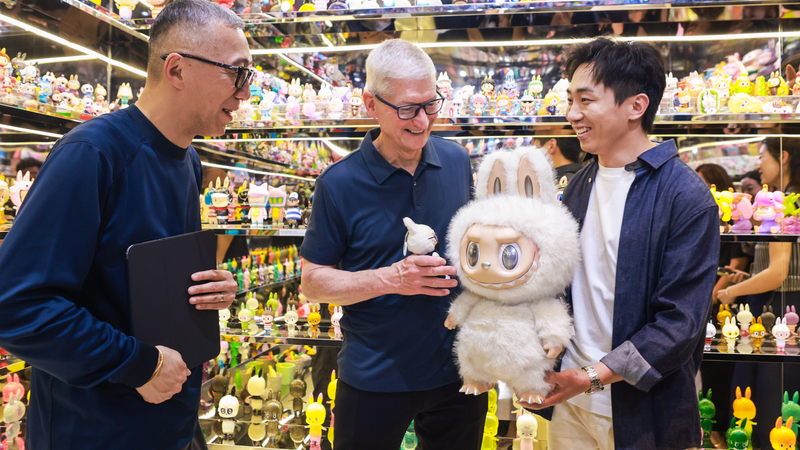 Tim Cook visita la expo 10º aniversario de Pop Mart en Shanghái