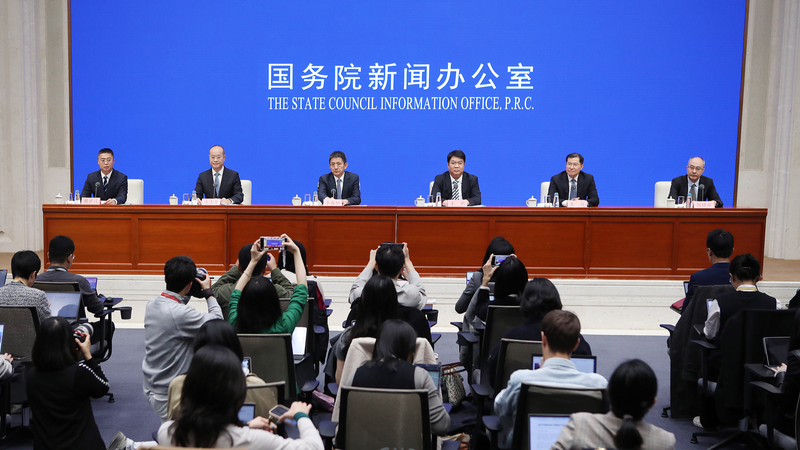 El auge de las exportaciones verdes de China: Energía eólica, solar y vehículos eléctricos lideran el cambio