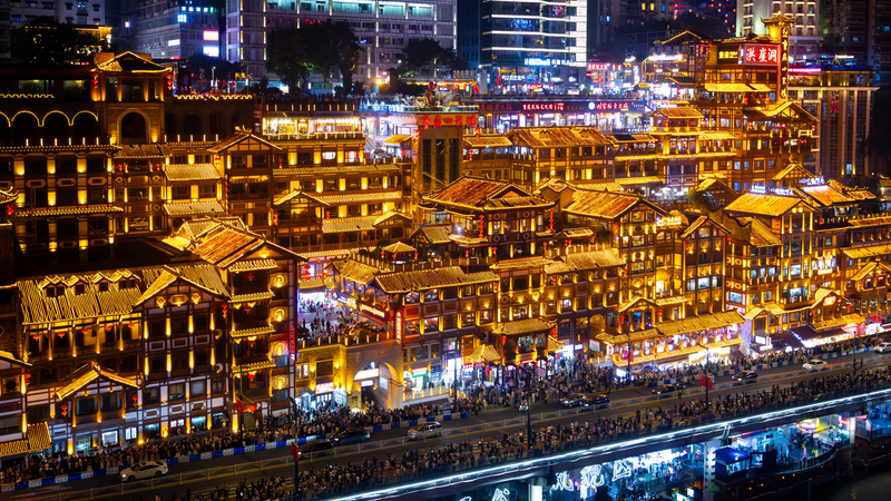 Las luces de Hongyadong en Chongqing impulsan el auge turístico festivo