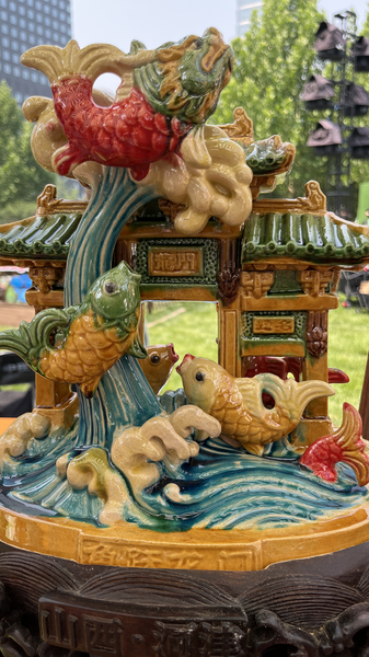 Carpas saltando sobre la puerta del dragón inspiran tendencia de productos populares video poster