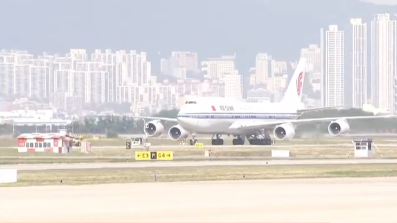 El presidente Xi Jinping llega a Busan antes de la 32ª Cumbre de APEC video poster