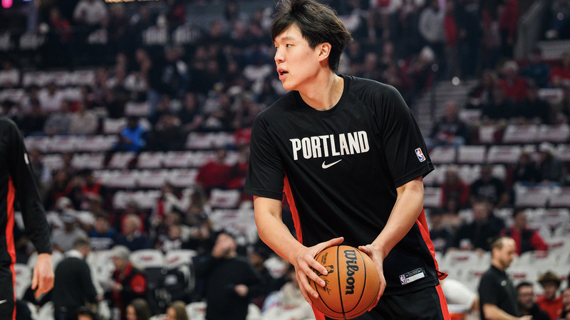 ¿Brillo o Fundación? El debut de Yang Hansen en la NBA con los Blazers video poster