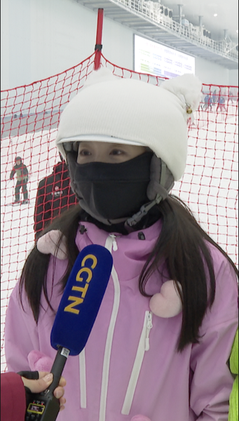 Abre en Shenzhen el centro de esquí indoor más grande del mundo video poster