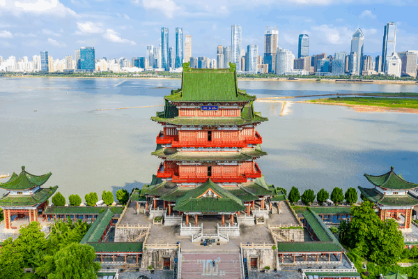 Explorando el majestuoso Pabellón del Príncipe Teng en Nanchang video poster