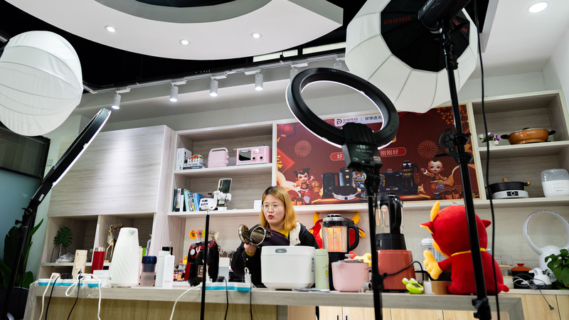 ¿Podrán las mujeres sostener la mitad del cielo digital en la era tecnológica?