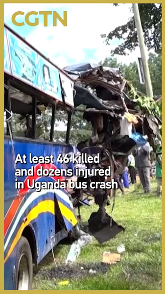 Accidente de autobús en Uganda deja 46 muertos en la autopista Kampala-Gulu video poster