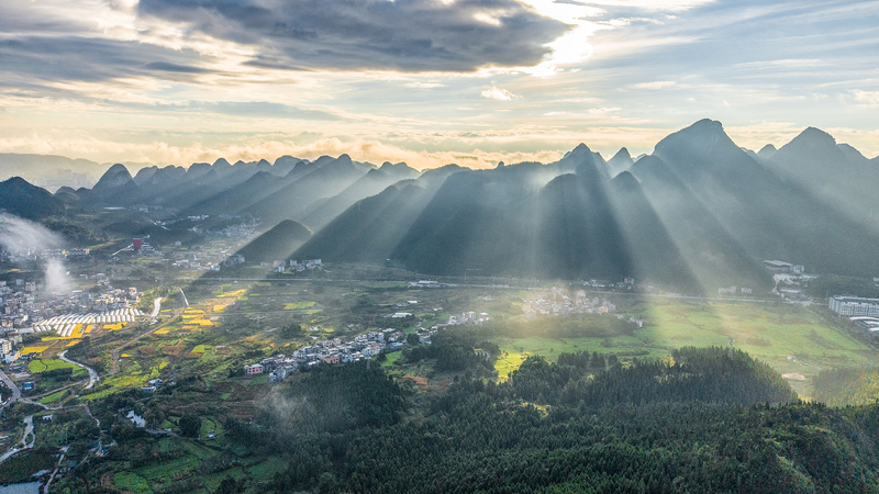 Área Escénica Wanfenglin: Majestuoso Bosque de Picos Kársticos en Guizhou video poster