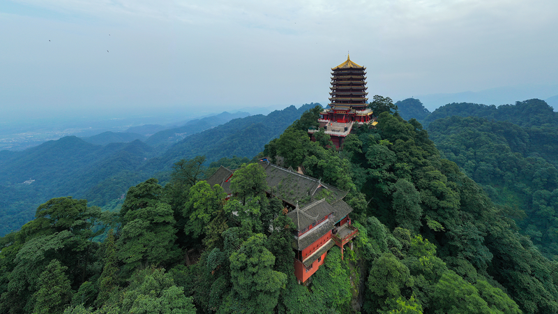 Vistas impresionantes desde el Pabellón Laojun en la cima de la montaña Qingcheng video poster
