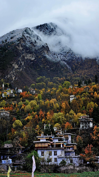 La aldea Jikayi en Sichuan nombrada una de las mejores aldeas turísticas de la ONU 2025 video poster