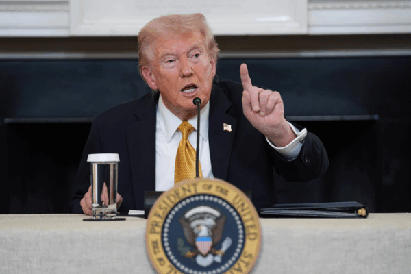 Trump termina negociaciones comerciales con Canadá por anuncio de Reagan