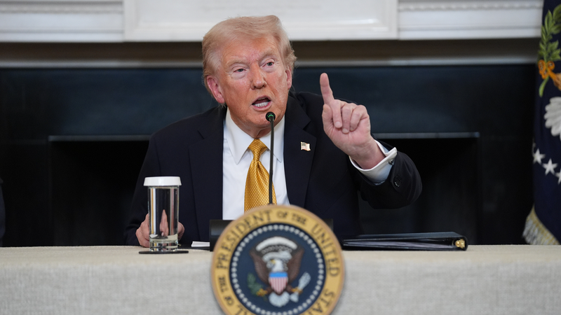 Trump termina negociaciones comerciales con Canadá por anuncio de Reagan