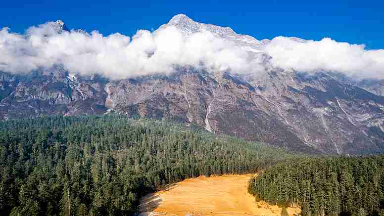 Montaña nevada Yulong: La joya blanca y negra de Yunnan video poster
