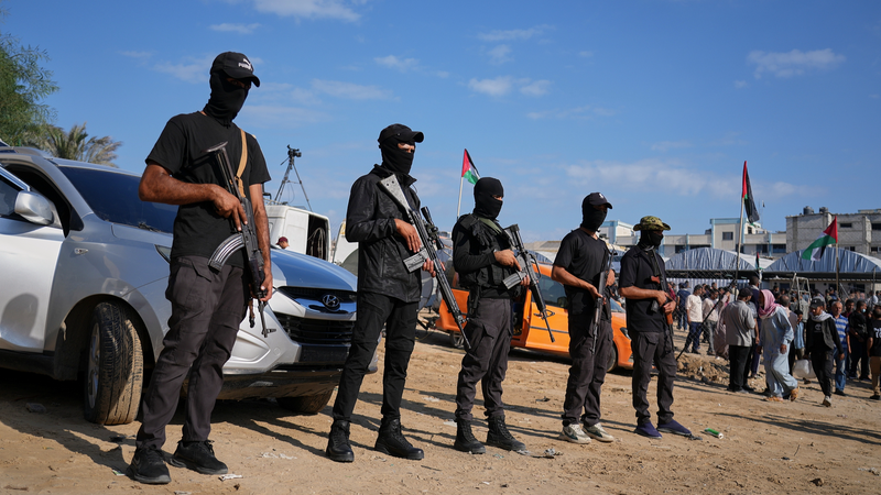 Liberan a 20 rehenes israelíes mientras se mantiene el alto al fuego, Trump visita Israel