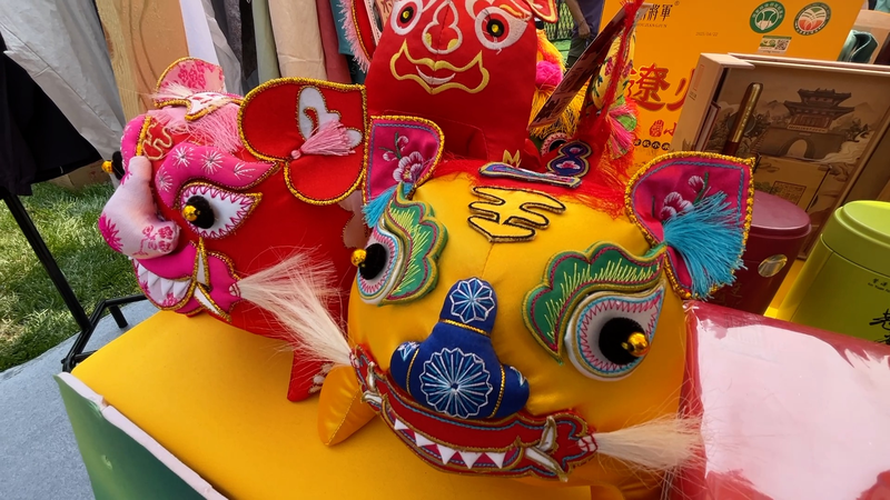 El Tigre de Algodón: Un Regalo Paternal se convierte en Ícono Cultural de Shanxi video poster