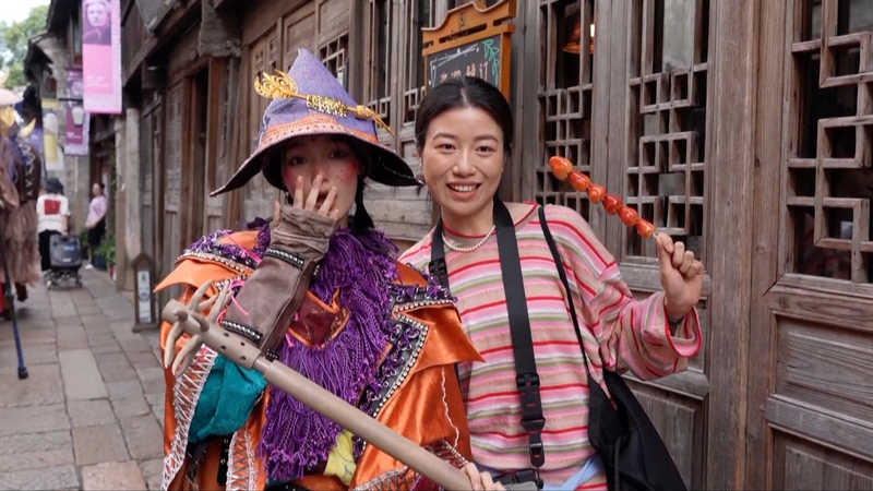 El Festival de Teatro de Wuzhen Une a Artistas Globales en un Pintoresco Pueblo Acuático video poster