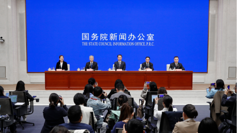 China fortalece la red de seguridad social, llegando a millones en 5 años