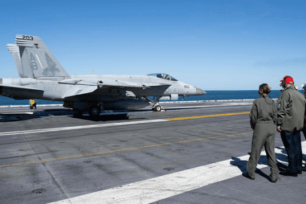 La Marina de los EE. UU. se prepara para elegir el caza furtivo de próxima generación