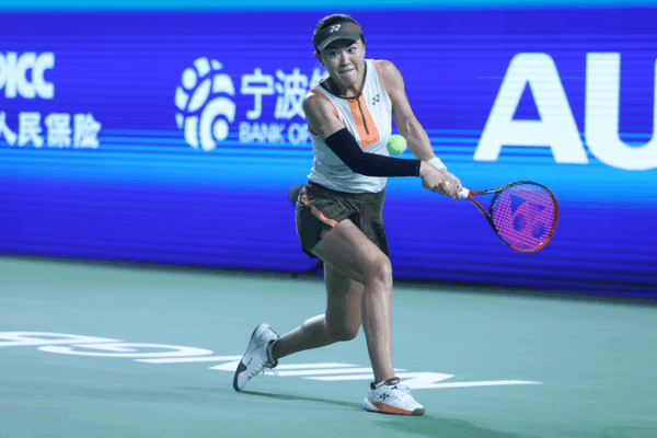 Shnaider_detiene_la_entusiasta_racha_de_Zhu_Lin_en_el_Ningbo_Open
