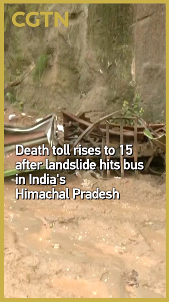 Deslizamiento de tierra en Himachal Pradesh entierra autobús: 15 muertos, 1 desaparecido video poster