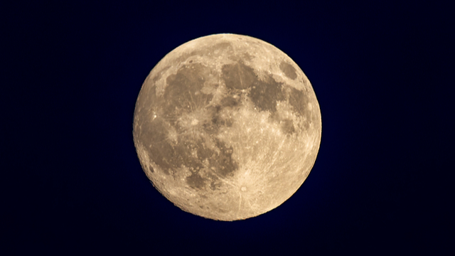 Luna Llena Sobre el Continente Chino: Momentos de Medio Otoño en las Ciudades