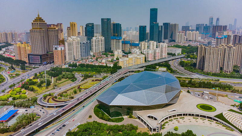 El Teatro en Forma de Diamante de Shenyang: Un Brillante Símbolo de la Conexión Sino-Coreana video poster