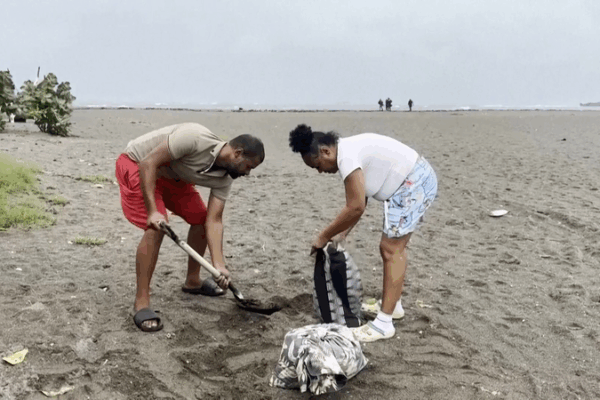 Jamaica se prepara mientras se acerca el huracán Melissa categoría 5 video poster