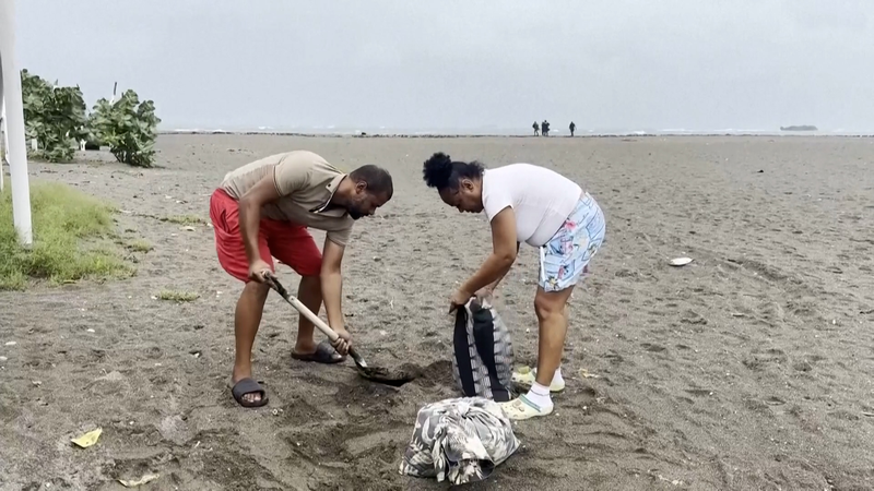 Jamaica se prepara mientras se acerca el huracán Melissa categoría 5 video poster