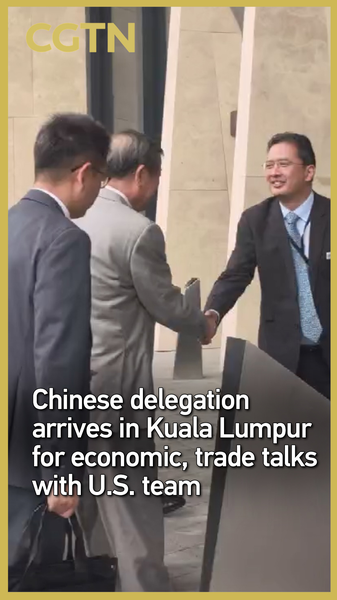 La delegación de China continental llega a D.C. para conversaciones comerciales video poster