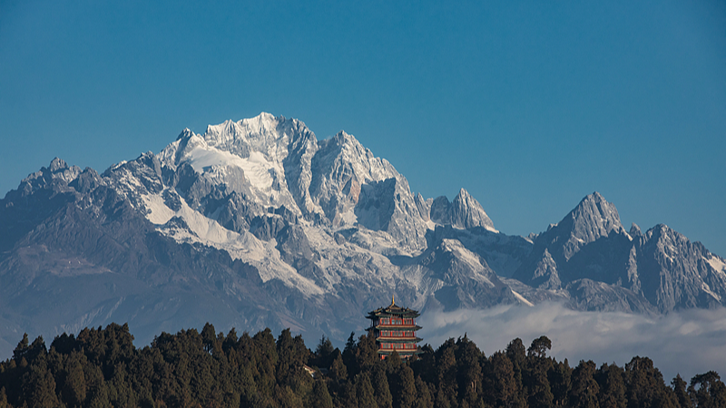 Montaña Nevada Yulong: Los majestuosos picos ‘Blanco y Negro’ de Yunnan video poster