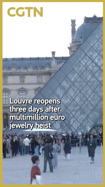 El Louvre reabre bajo estricta seguridad tras robo de joyas de €88M video poster