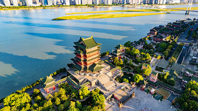 El Pabellón del Príncipe Teng: 1.300 años de historia en Nanchang video poster