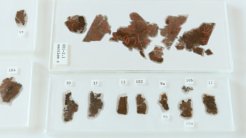 Manuscritos antiguos de seda regresan al Museo de Hunan después de 79 años video poster