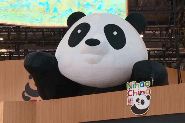 El Viaje a China con Películas Chinas Brilla en Expo Londres video poster