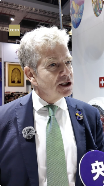 Empresas extranjeras brillan en CIIE 2025 en Shanghái video poster