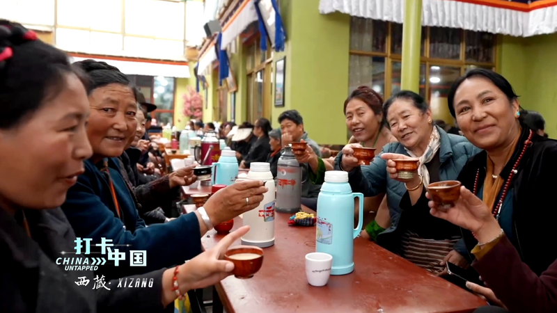 Vibras de brunch en una casa de té tibetana en Xizang video poster