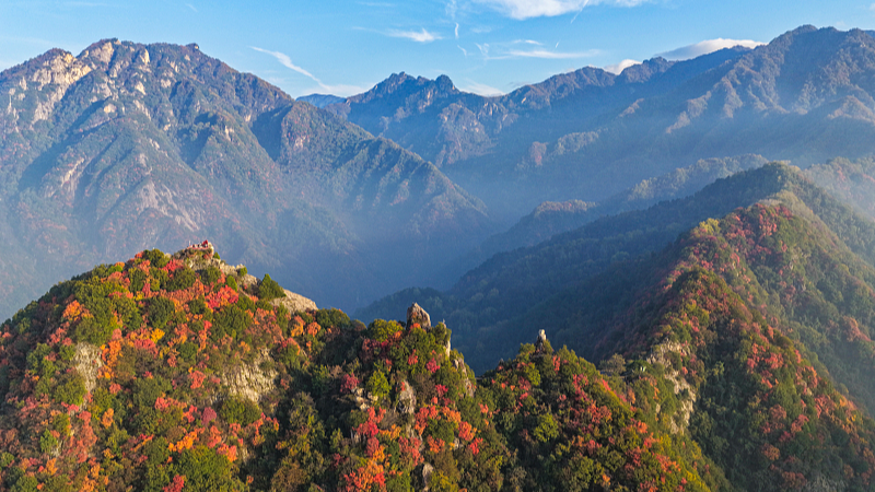 Vista en vivo: Paisaje impresionante de la Montaña Cuihua video poster