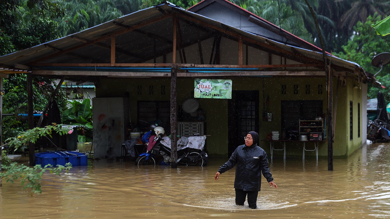 Las inundaciones en Malasia obligan a más de 18,000 evacuaciones durante el monzón del noreste