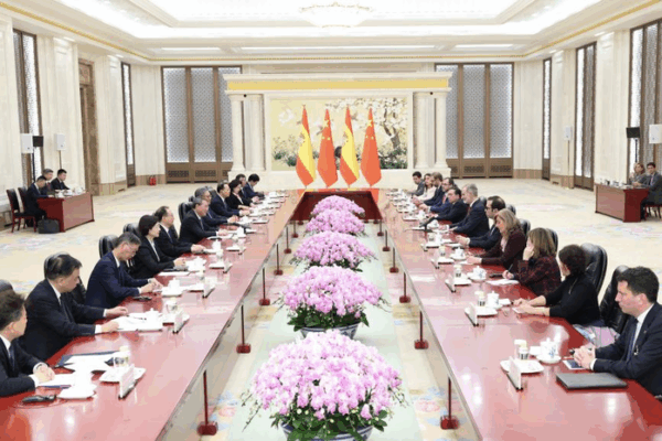 Li Qiang se reúne con el Rey Felipe VI: ¡La asociación China-España sube de nivel!