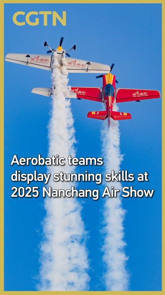 Acrobacias espectaculares en el Show Aéreo de Nanchang 2025 video poster