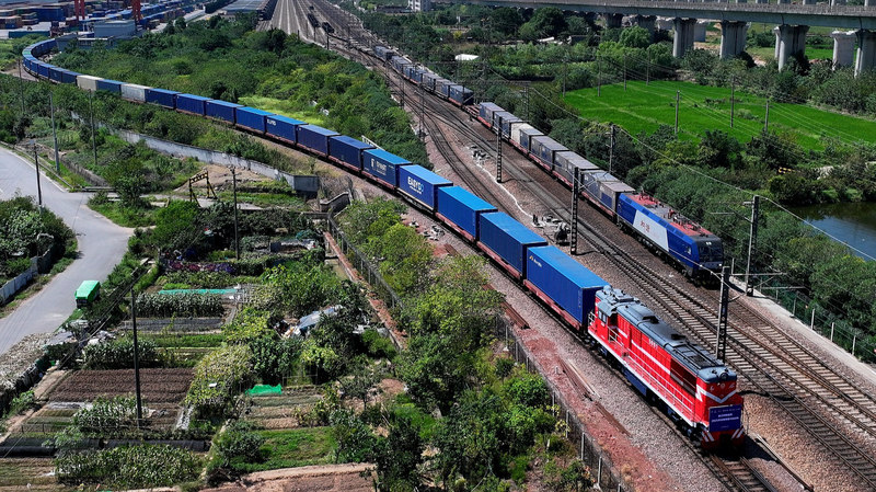 Caravanas_de_acero_sobre_rieles__dentro_del_China_Europe_Railway_Express