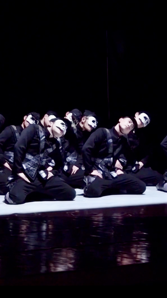 "Profundamente en la Memoria": Drama de Danza Chino Revive la Masacre de Nanjing en París video poster