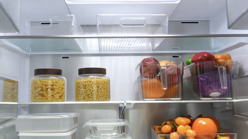 El refrigerador inteligente roba escena en la Exposición de Importaciones de Shanghái video poster